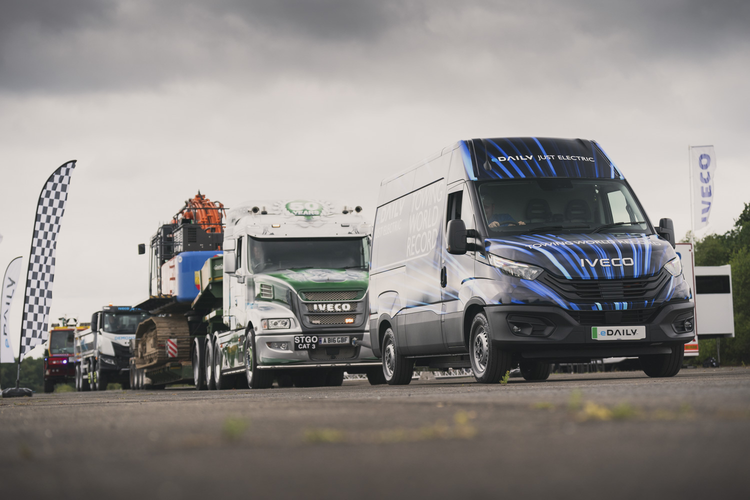 Van News | Iveco eDaily tows over 153 tonnes to claim Guinness World Record | CompleteVan.ie