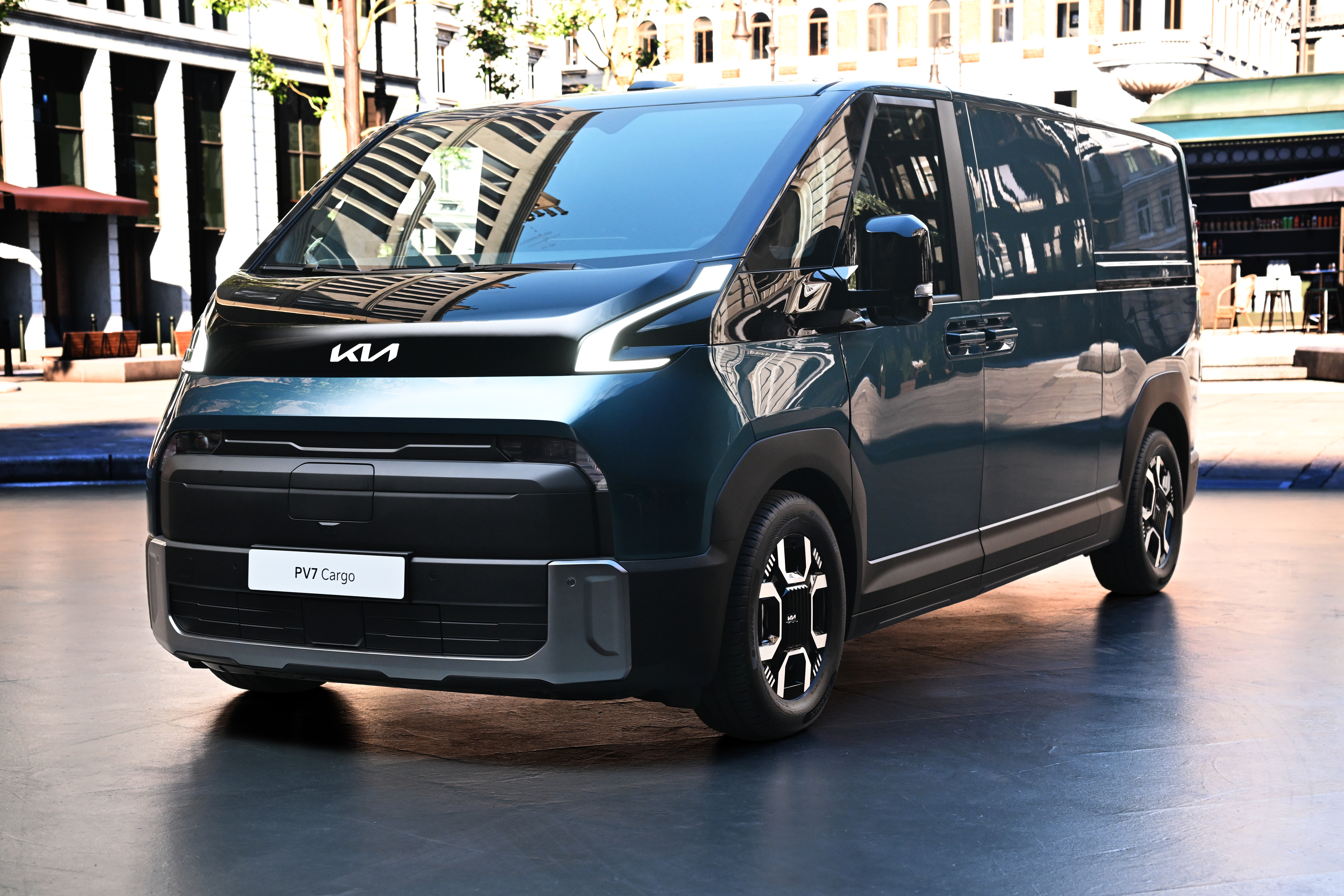 Van Reviews | Kia unveils larger PV7 van | CompleteVan.ie
