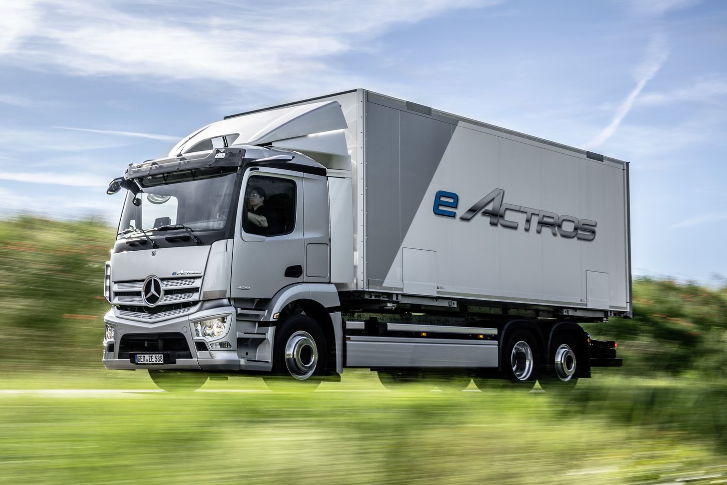 Van News | Mercedes-Benz eActros glides into service | CompleteVan.ie