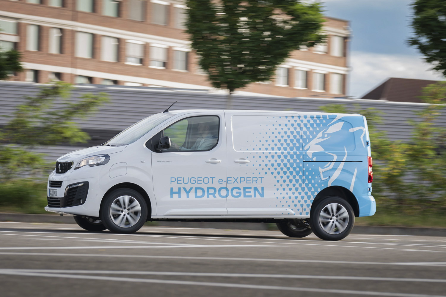 Van News | Peugeot launches its new e-Expert Hydrogen | CompleteVan.ie