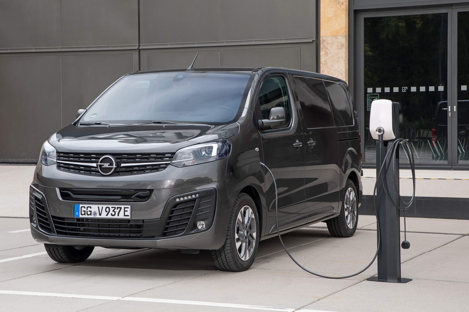 Charging the Opel Vivaro-e